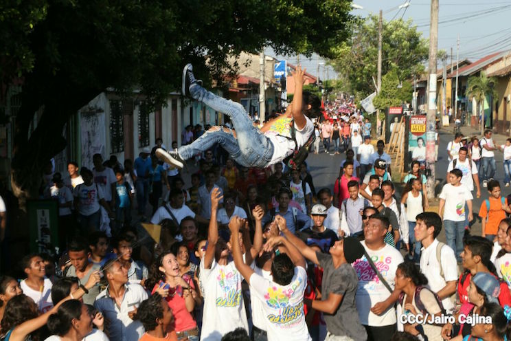 Pueblo de Le&oacute;n conmemora el 37 Aniversario de los H&eacute;roes y M&aacute;rtires de Veracruz
